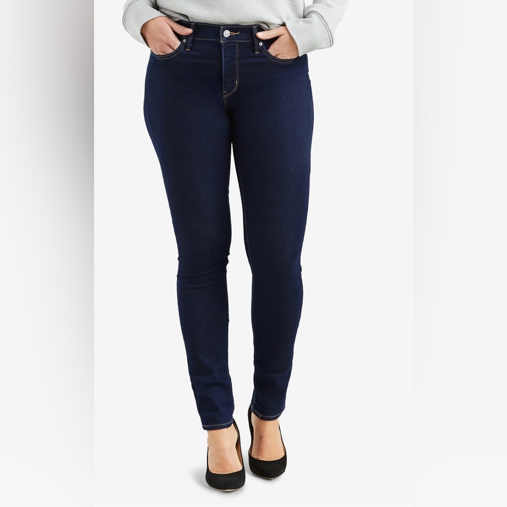 Women's Dark Blue Levis Jeans